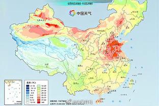 笑开了花！？詹姆斯赛后在场上跟塔图姆拉家常